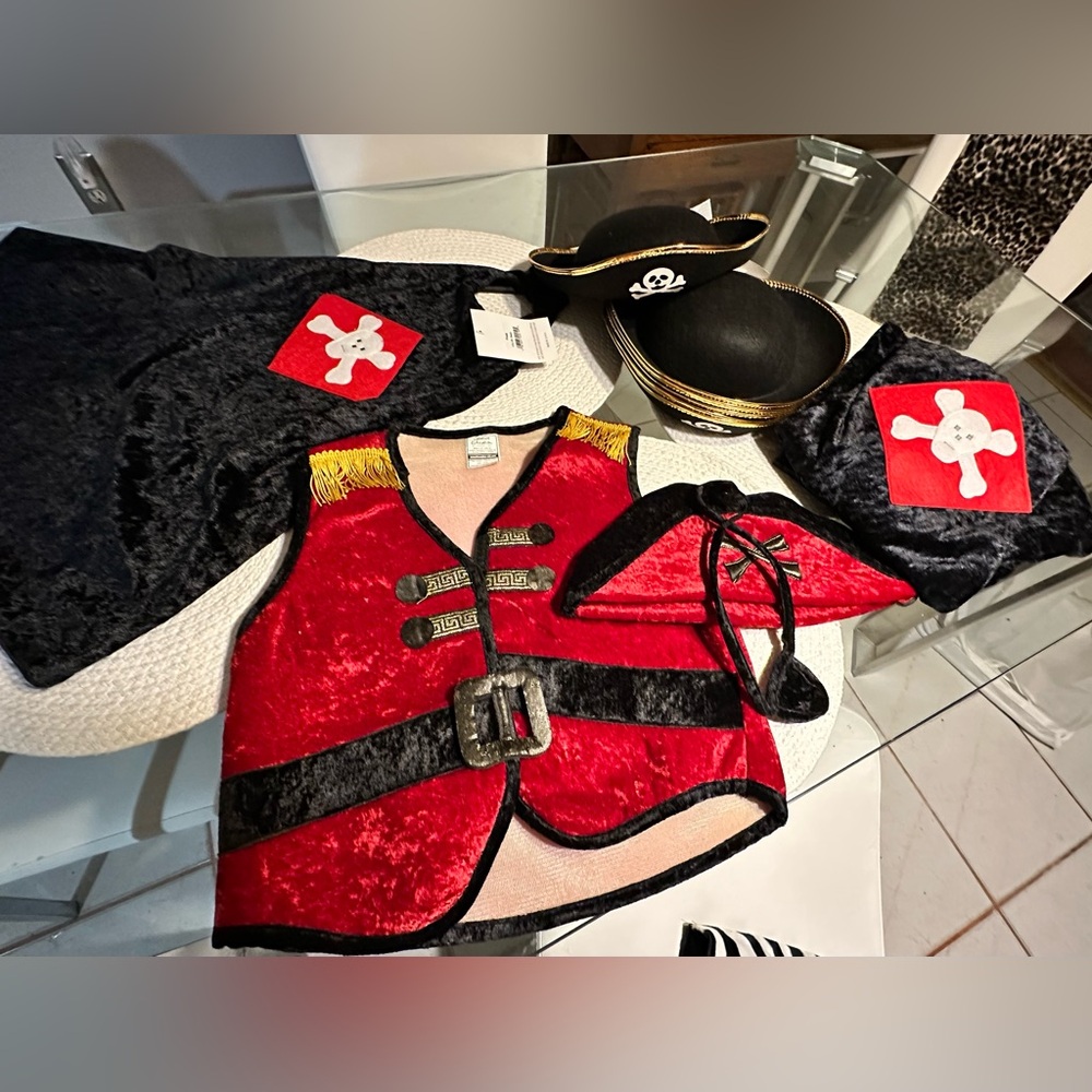 Pirate Party 🎉 Package for Six, Red Vest, Hat & eyepatch for Birthday Boy
